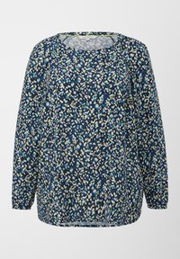 Blusa a maniche lunghe con scollatura a barco, caratterizzata da un motivo floreale in blu, verde e bianco su uno sfondo blu navy. Tessuto morbido, vestibilità rilassata.