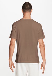 Jordan TOP - Bluză sport - archaeo brown