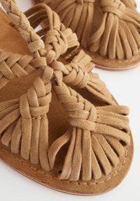 Next FOREVER COMFORT HUARACHE - Szandálok - camel brown