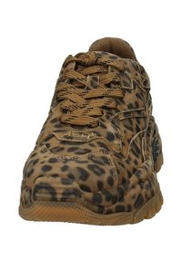 Sneaker con stampa leopardata realizzato in suede, dotato di lacci marroni, una linguetta imbottita e una suola in gomma testurizzata per una presa migliore.
