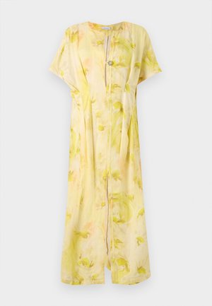 Żółta lniana sukienka w kwiatowy wzór; krótki rękaw, dekolt w serek oraz detal z guzikiem przy dekolcie. Luźny fason i długość do kolan.