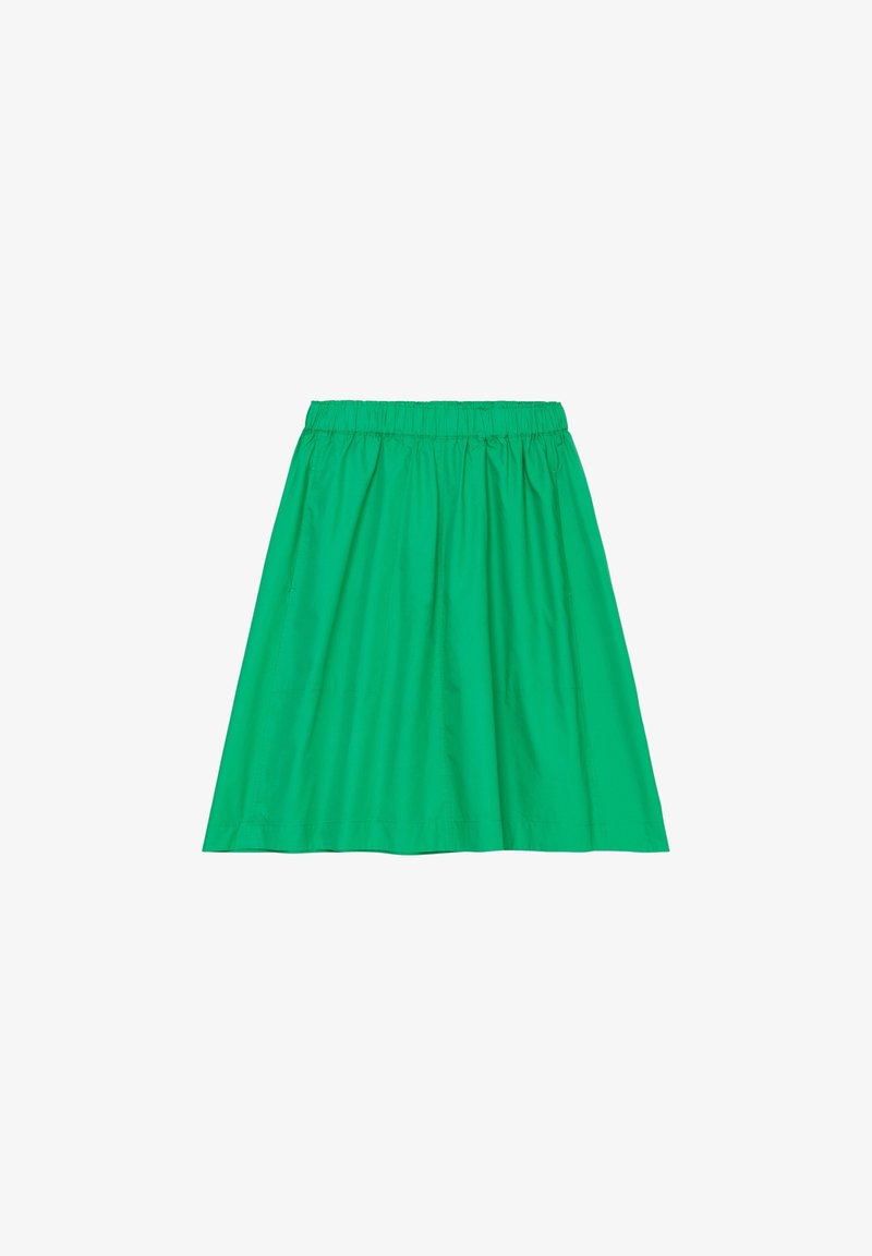 Falda verde, hasta la rodilla, con cintura elástica; hecha de tejido ligero; textura suave; diseño simple sin patrones ni acentos.