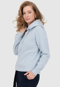 Felpa leggera blu con una vestibilità comoda, cappuccio regolabile con cordino e polsini a coste, abbinata a pantaloni blu navy. Tessuto morbido.