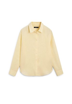 Bladożółta koszula z długim rękawem, zapinana na guziki, z szpiczastym kołnierzykiem i mankietami zapinanymi na pojedynczy guzik, pokazana rozłożona na białym tle.