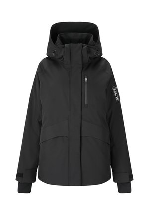 Zwarte waterdichte jas met hoge kraag, verstelbare capuchon, ritssluiting aan de voorkant, zijzakken en logo-patch op de mouw. Glad oppervlak.