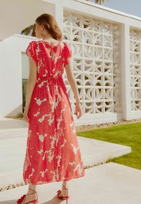Friends Like These PETITE FIT - FLUTTER SLEEVE EMPIRE  - Maxi šaty - red floral