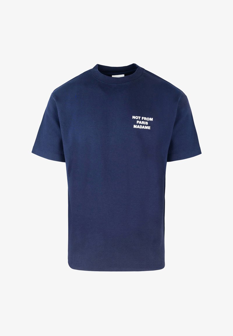 T-shirt en coton bleu marine à col rond, avec le texte blanc "NOT FROM PARIS MADAME" imprimé sur la partie gauche de la poitrine.