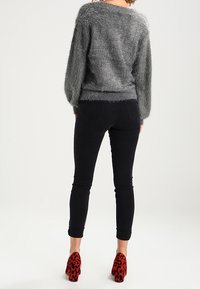 NA-KD Pullover - grey