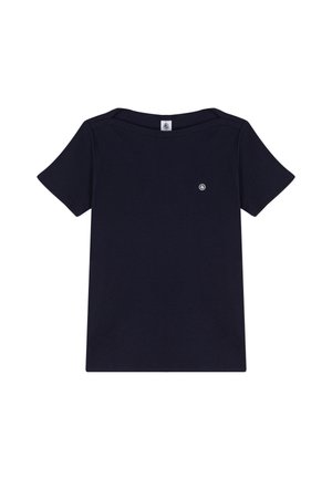 T-shirt bleu marine à manches courtes avec un col arrondi et un petit logo blanc circulaire sur le côté gauche à l'avant.