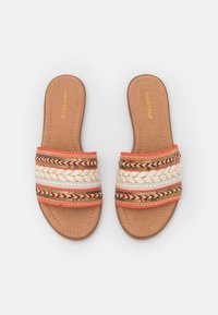 Anna Field Mulas - red