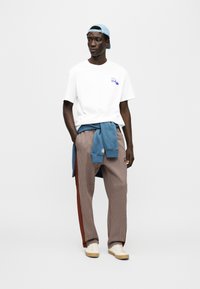 Converse CAFÉ TEE - Μπλουζάκι με στάμπα - white