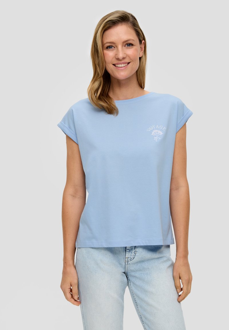s.Oliver ÜBERSCHNITTENEN SCHULTERN IM RELAXED FIT - T-Shirt print - himmelblau
