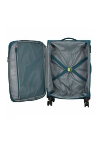 Maleta de color azul verdoso con un diseño abierto, que cuenta con un interior gris. Incluye un bolsillo de malla con cremallera y correas ajustables para asegurar el contenido. Dos ruedas.