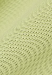 Lichtgroene gestructureerde stof met een fijn, uniform geweven patroon dat een licht verhoogd oppervlak creëert.