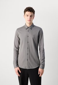 Grijs overhemd met lange mouwen van gladde stof, met een button-down kraag en nette stiksels, voorzien van een subtiele logo op de borst.