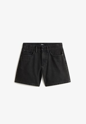 Shorts en jean noir à coupe droite, dotés de passants pour ceinture, cinq poches, et d'une finition légèrement délavée pour un look usé.