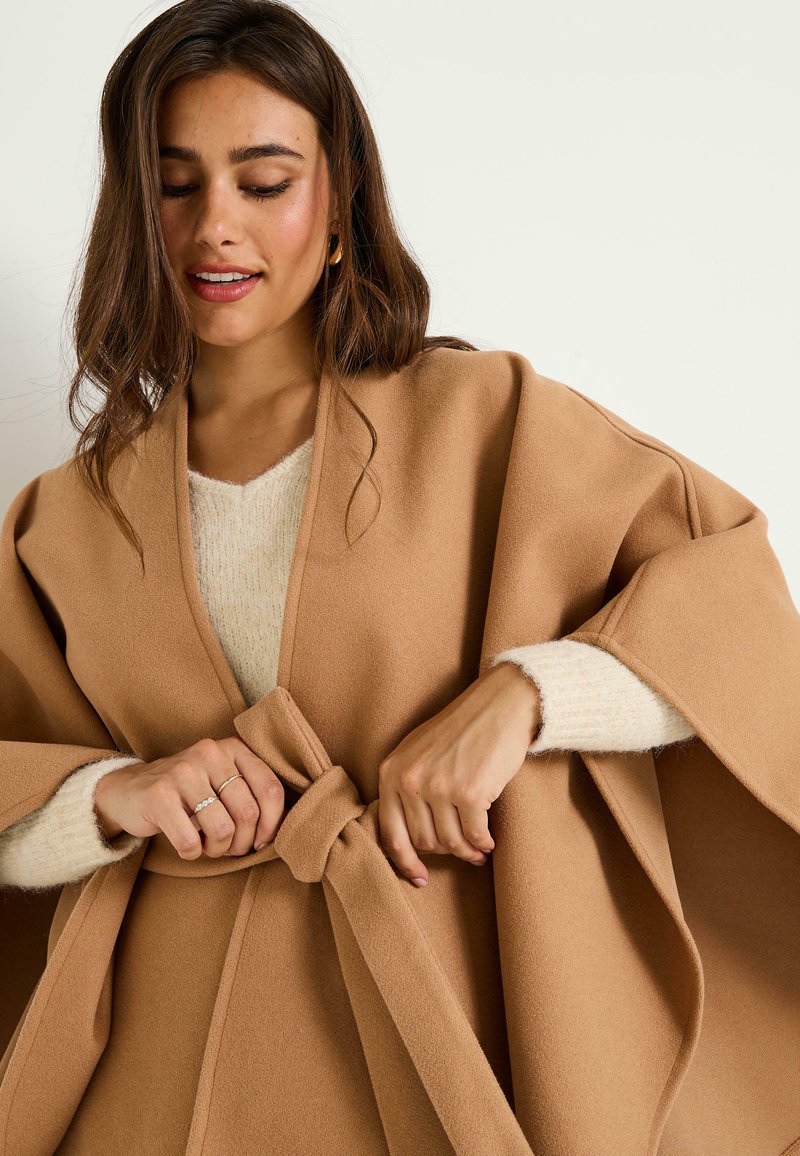 Cape-veste Beige Avec Ceinture - Taille Unique Femme - Polyester - Neuf Avec étiquettes + Cadeau Offert