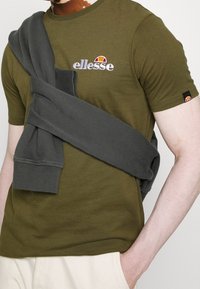 Ellesse Jednoduché tričko - khaki