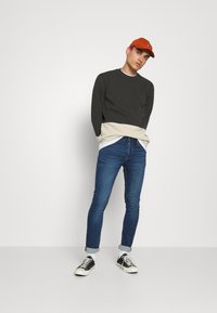 Only & Sons ONSOTIS LIFE CREWNECK - Camisola - peat