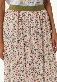 comma casual identity LOGOBAND - A-Linien-Rock - rosa