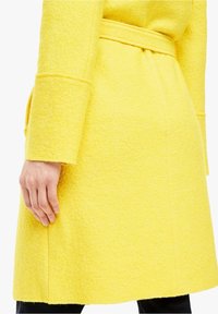 s.Oliver Cappotto classico - yellow