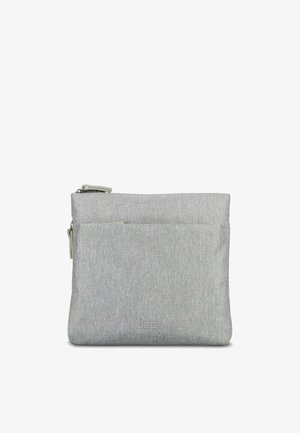 Bustina in tessuto grigio chiaro con tasca frontale e chiusura superiore con zip, forma rettangolare e motivo testurizzato sottile.