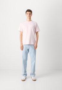Mads Nørgaard FRODE LOGO TEE - Jednoduché tričko - blushing bride