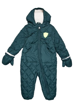 Pikowany, ciemnozielony kombinezon zimowy z kapturem, dwoma przednimi kieszeniami i przymocowanymi rękawiczkami, wyposażony w miękkie, pluszowe podszycie oraz odblaskową naszywkę.