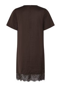 Vue arrière d'une robe marron à manches courtes avec une fermeture éclair au niveau de l'encolure et un bord en dentelle à l'ourlet.