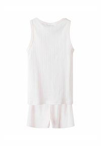 Vit, ribbade linne och shorts-set i mjuk bomull, med rundad hals och avslappnad passform. Enkelt mönster utan ytterligare dekorationer.