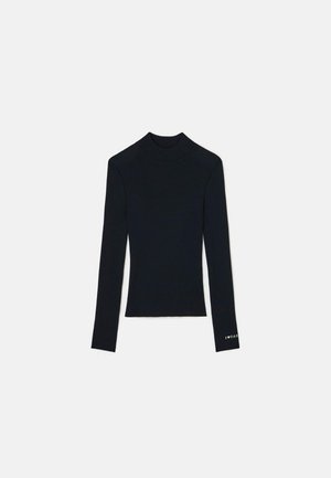 - Sweter