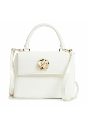 Borsa a mano in pelle bianca con manico superiore, tracolla staccabile e chiusura floreale dorata sulla patta frontale.