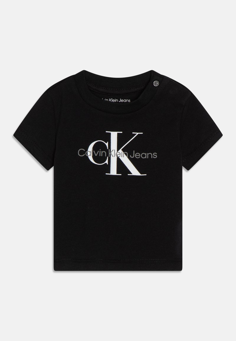 T-shirt preta de algodão com mangas curtas, decote redondo, apresentando um logótipo CK branco e o texto "Calvin Klein Jeans" numa fonte em negrito e moderna.