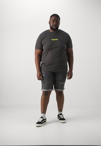 Jack & Jones JJIRICK JJICON - Jeansshort - black denim