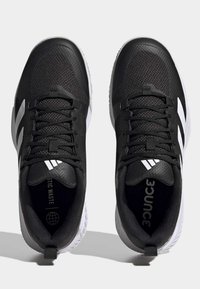 Black athletic shoes with mesh upper, white accents, prominent lacing system, and a rubber sole. Features "3Bounce" branding inside.