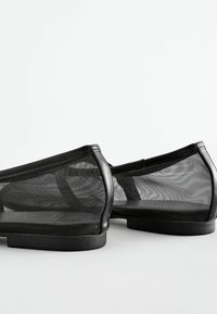 Next Ballerine con cinturino - black