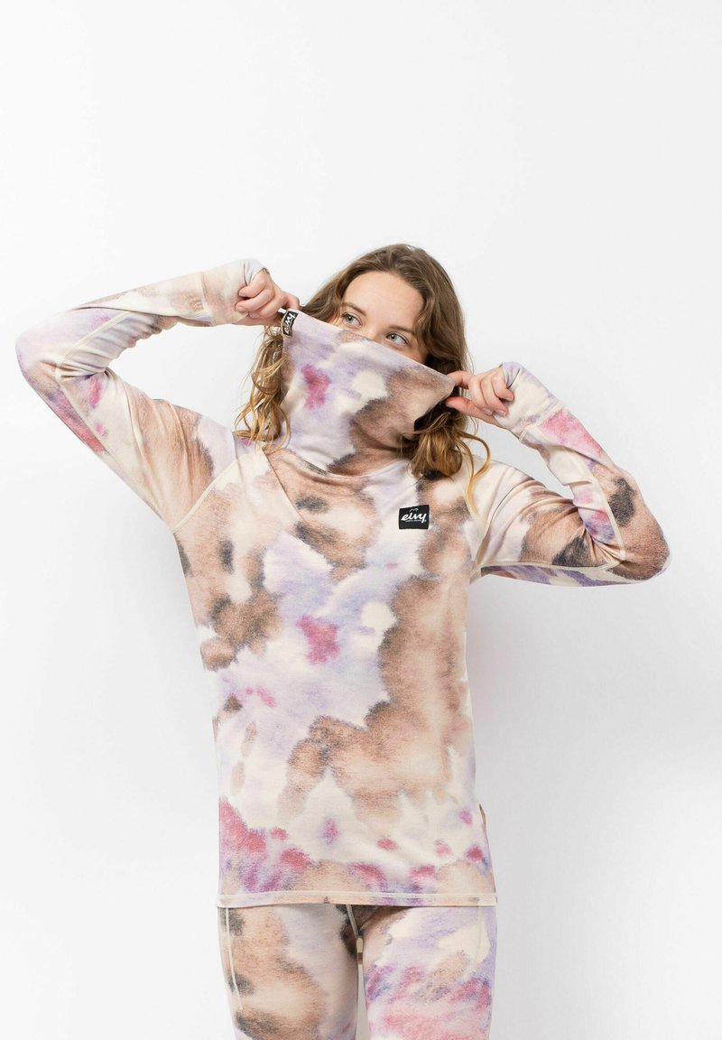 Langarmshirt aus einem weichen, elastischen Stoff mit einem dezenten Aquarelldruck in Beige, Rosa und Lila. Mit hohem Kragen und Logopatch.