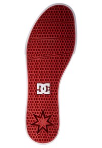 Rote Gummisohle mit einem strukturierten Muster, das ein weißes Logo und ein Sternendesign in der Mitte zeigt. Abgerundete Kanten und ein weißer Rand.