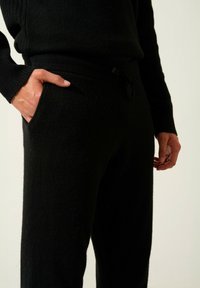 Authentic Cashmere BICHET JOGGING - Teplákové kalhoty - navy