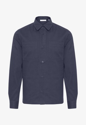 Tumedat sinine pikakäistega nööpidega särg, millel on reljeefne kangas, terav krae, kaks rinnanõmblust ja esine nööbiga kinnitamine.