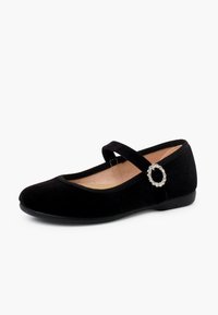 Ballet flats in velluto nero con punta arrotondata, dotate di una fibbia decorativa in tono argento sul lato e una suola flessibile nera.