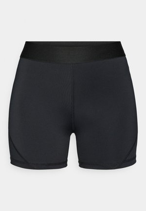 Svarta träningsshorts med en slät yta, bred elastisk midja och böjda sömmar. Tillverkade av stretchtvättbart, fukttransporterande tyg.