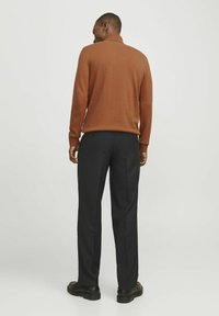 Jack & Jones JJEEMIL ROLL NECK - Maglione - mocha bisque