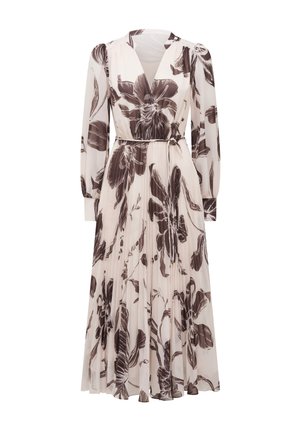 Robe longue plisée en tissu transparent avec un motif floral marron sur un fond clair, dotée d'un décolleté en V et d'une taille ceinturée.