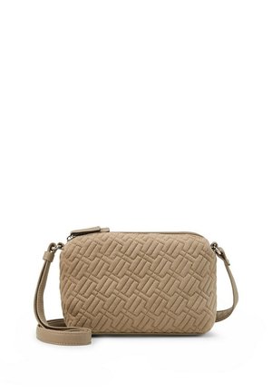 Petit sac bandoulière beige avec un motif géométrique matelassé et une sangle réglable, présenté sur fond blanc.