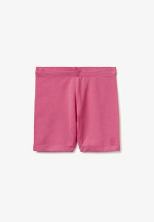 Růžové elastické kraťasy ke kolenům s úzkým střihem a malým logem vyšitým u levého lemu.