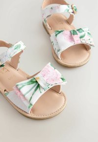 Miniaturna slika 3
