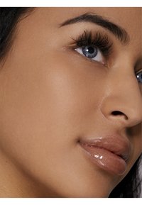 Milani 2-IN-1 FOUNDATION + CONCEALER - Foundation - warm beige