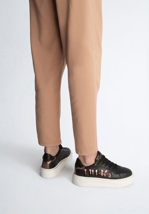 PLATFORM WITH MAXI LOGO - Sneakers basse - black