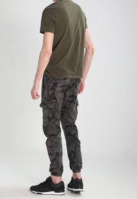 Urban Classics Kapsáče - dark grey